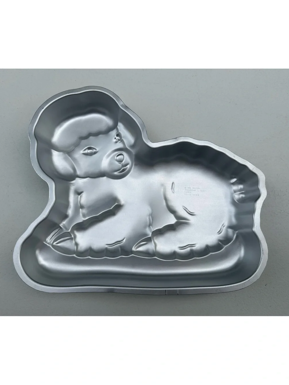 Wilton Vintage 1981 Lamb Shaped Aluminum Cake Pan 12in Silver 502-3444